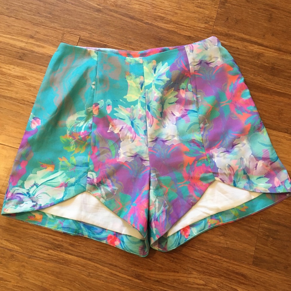 Floral high waist tulip hem shorts